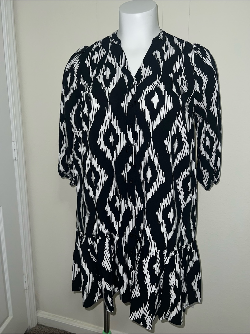 Torrid Black & White Abstract Collared Button-Up Dress